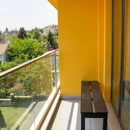 Lively Artistic 1bd With Sea View In 아파트
