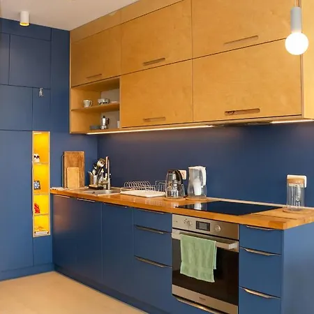 Lively Artistic 1bd With Sea View In 아파트