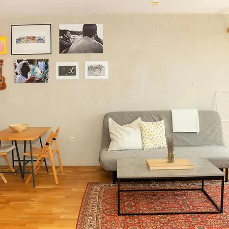 Lively Artistic 1bd With Sea View In 아파트 *