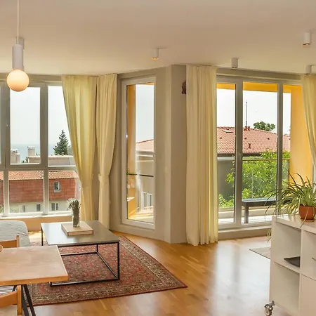 Lively Artistic 1bd With Sea View In 아파트 바르나