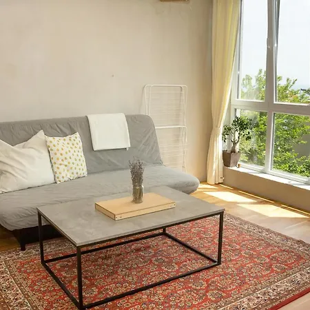 Lively Artistic 1bd With Sea View In * 바르나