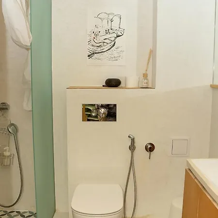 아파트 Lively Artistic 1bd With Sea View In