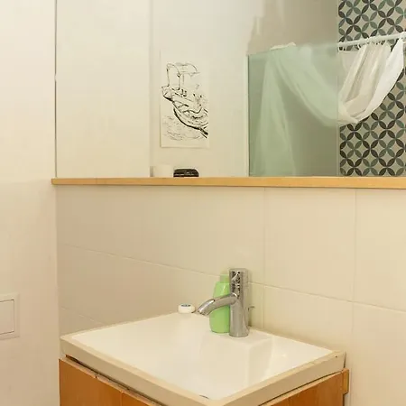 아파트 Lively Artistic 1bd With Sea View In *