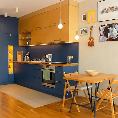 Lively Artistic 1bd With Sea View In * 바르나