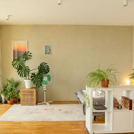 Lively Artistic 1bd With Sea View In 바르나